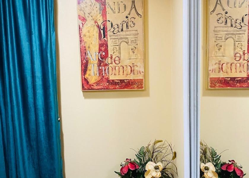 Georgia Peachtree Corners Room