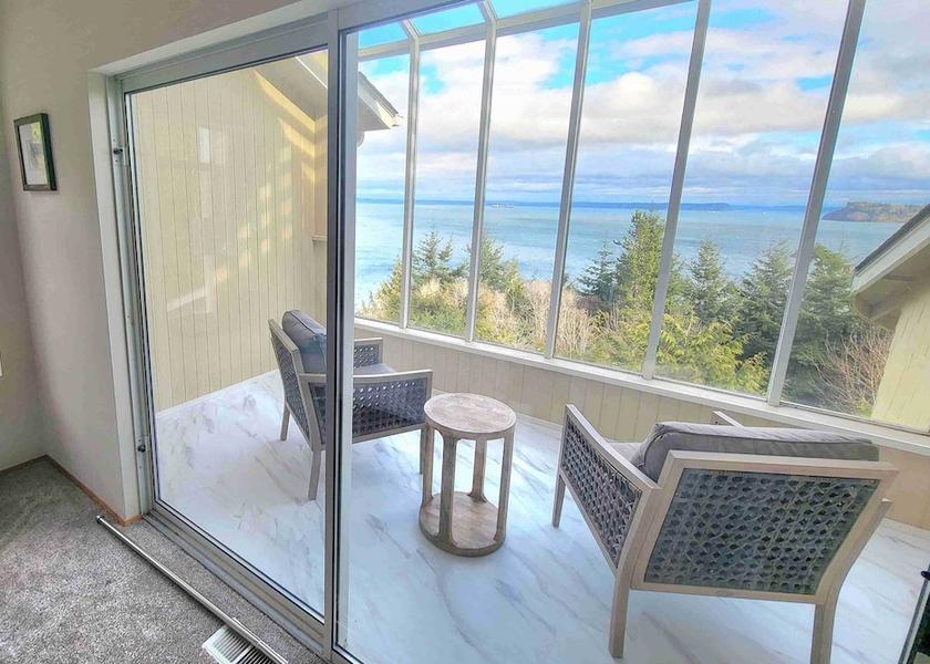 Washington Port Ludlow Interior Entrance