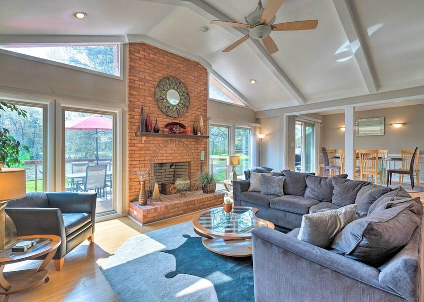 Virginia Reedville Interior Entrance