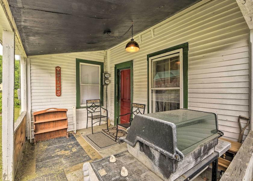 Connecticut Roxbury Interior Entrance