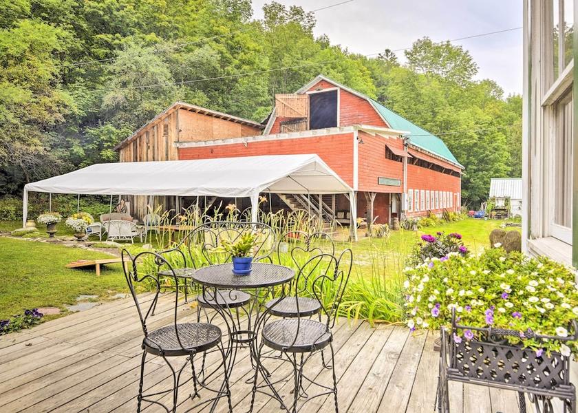 Connecticut Roxbury Interior Entrance