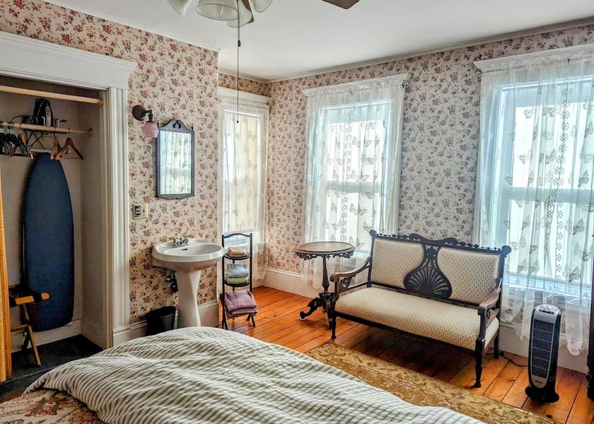 Massachusetts Shelburne Falls Room