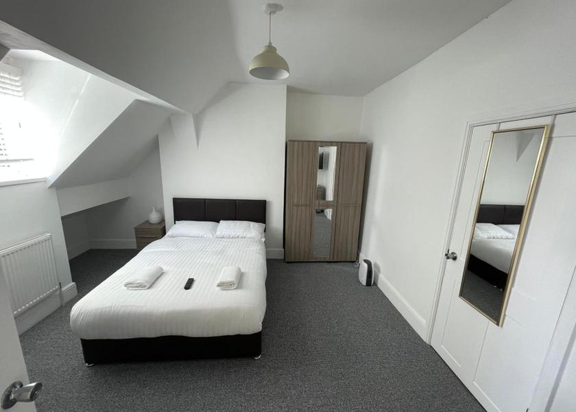 England Newcastle-Under-Lyme Double Room with Private Bathroom