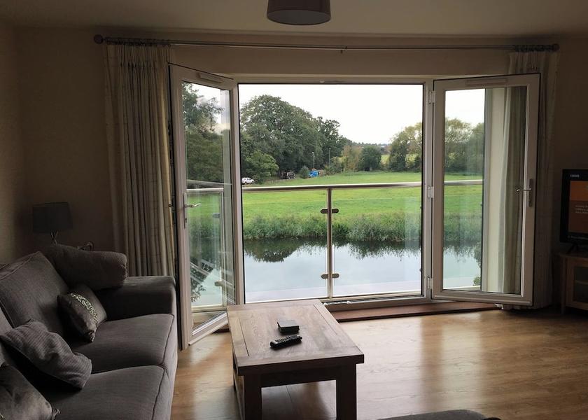 England St Neots Exterior Detail