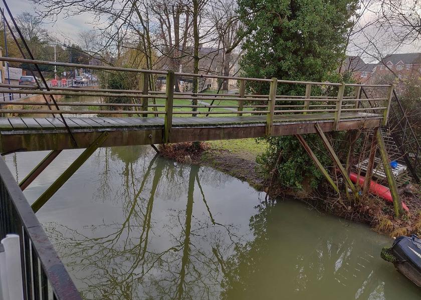 England St Neots Exterior Detail