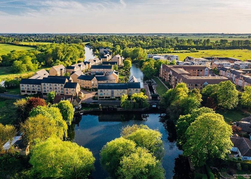 England St Neots Exterior Detail
