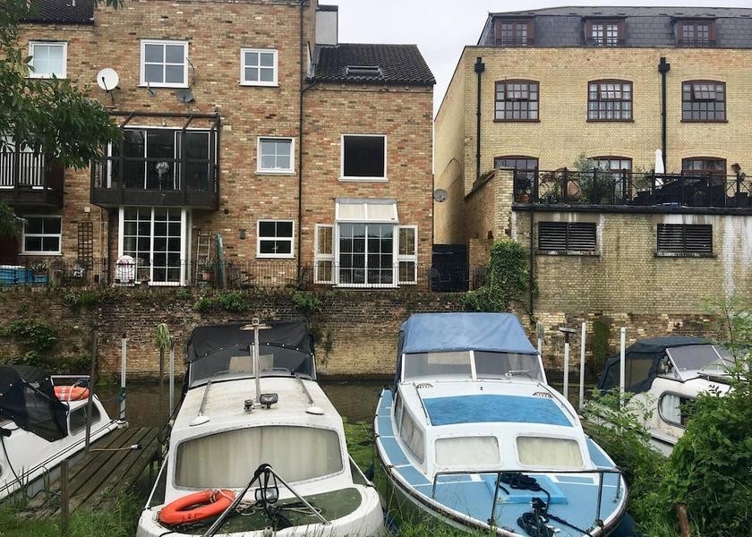 England St Neots Facade