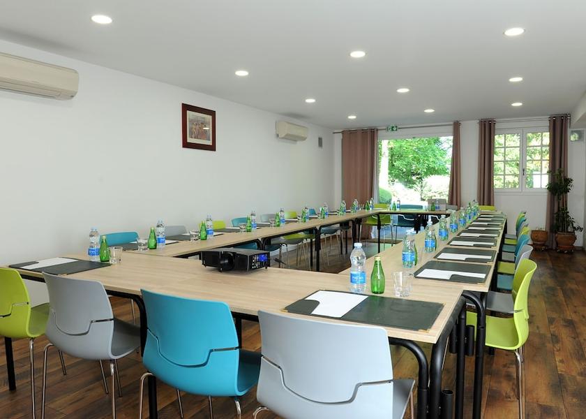 Nouvelle-Aquitaine Ainhoa Meeting Room