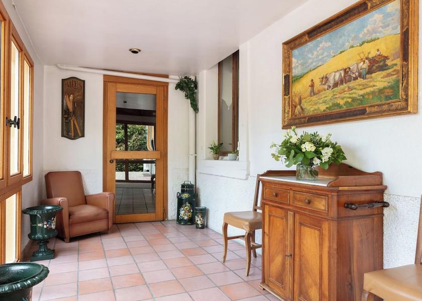 Auvergne-Rhone-Alpes Brides-les-Bains Interior Entrance