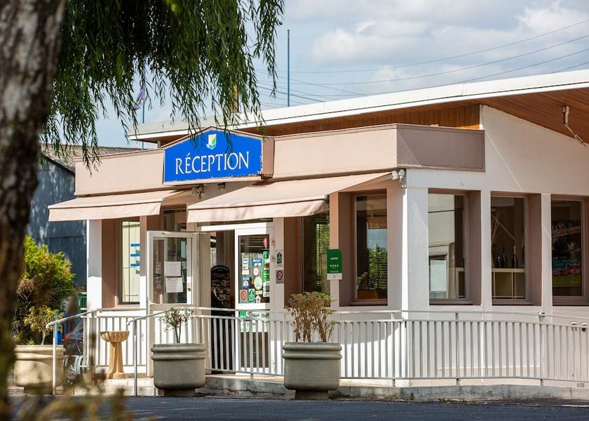 Grand Est Chalons-en-Champagne Reception