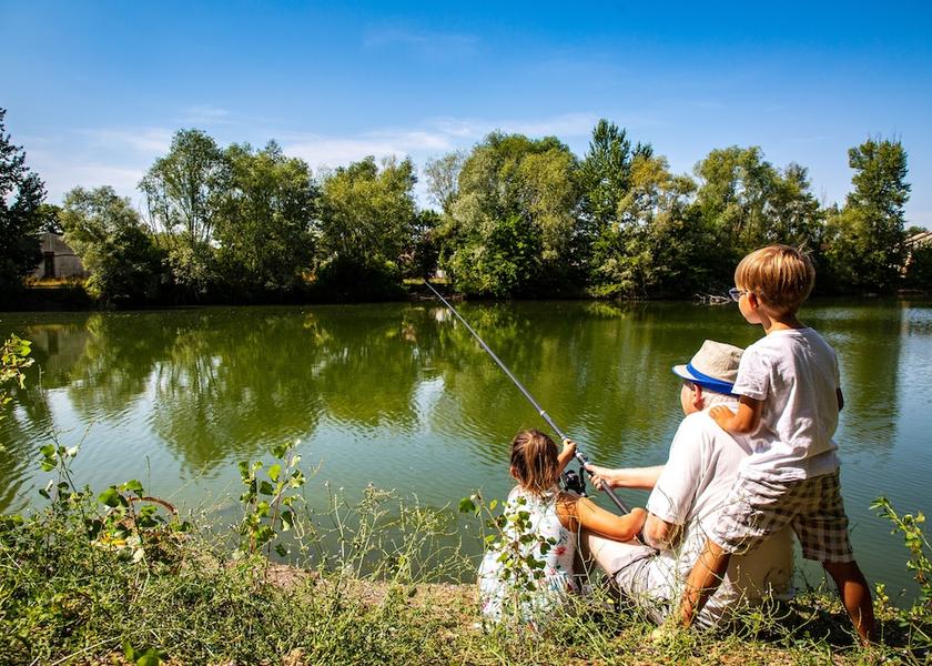 Grand Est Chalons-en-Champagne Water-based activities