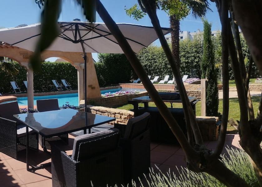 Grand Est Chalons-en-Champagne Terrace