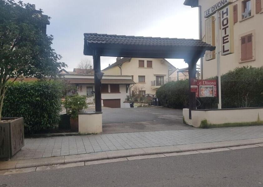 Auvergne-Rhône-Alpes Divonne-les-Bains Front of property