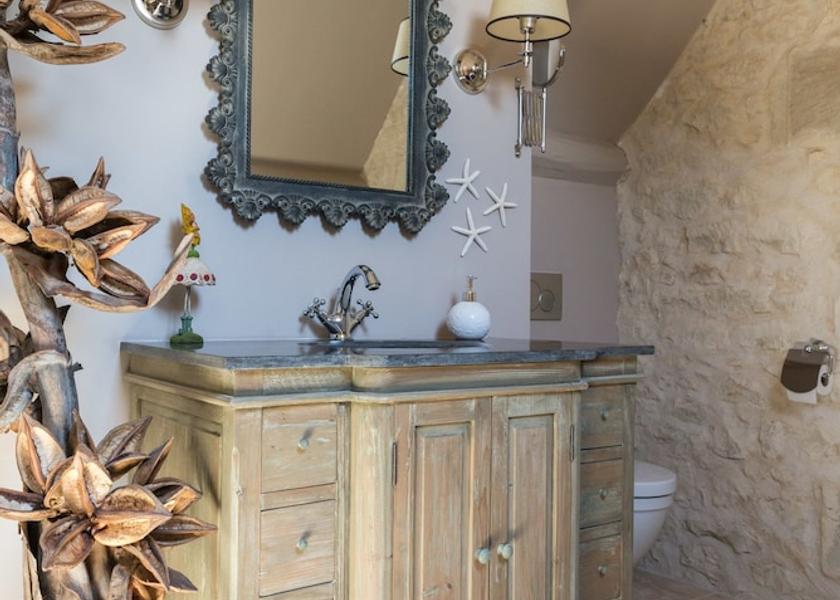 Nouvelle-Aquitaine La Roche-Posay Bathroom