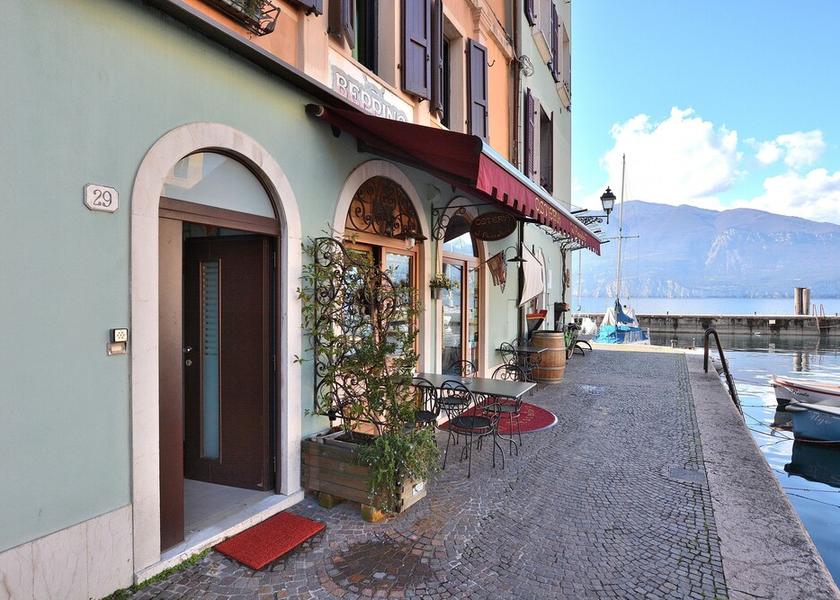 Veneto Brenzone sul Garda Entrance