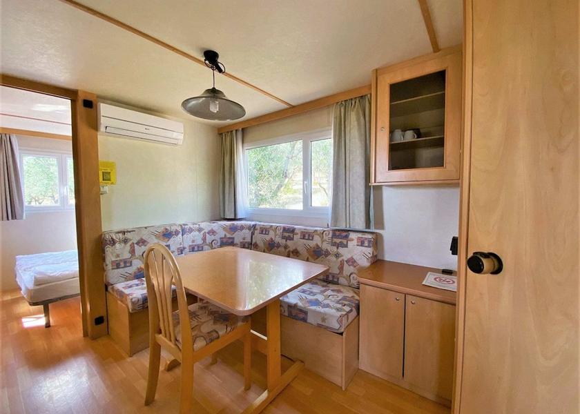 Tuscany Capraia e Limite Dining Area