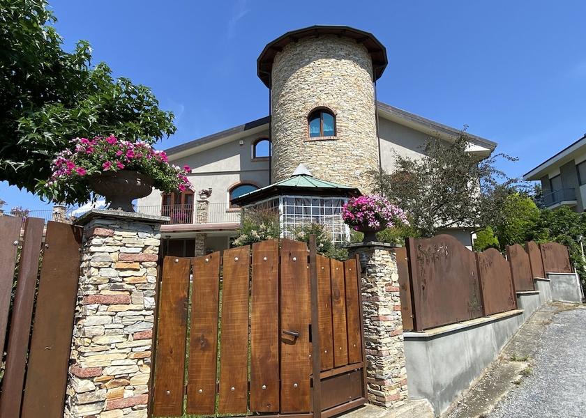 Piedmont Carru Exterior Detail