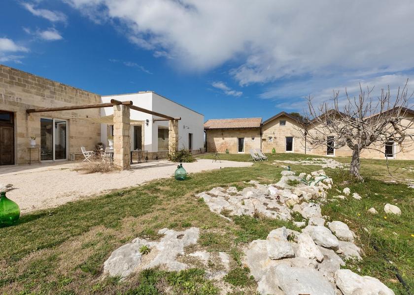 Puglia Lizzanello Property Grounds