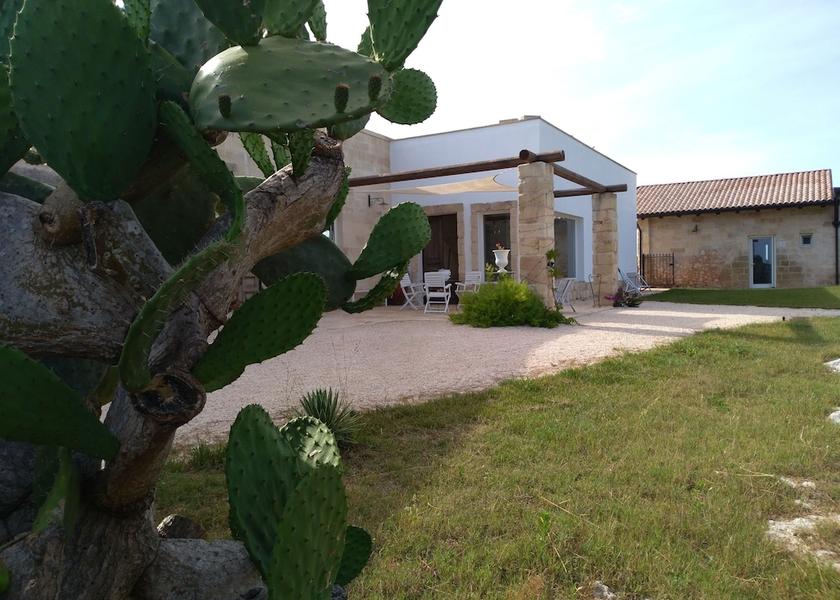 Puglia Lizzanello Exterior Detail