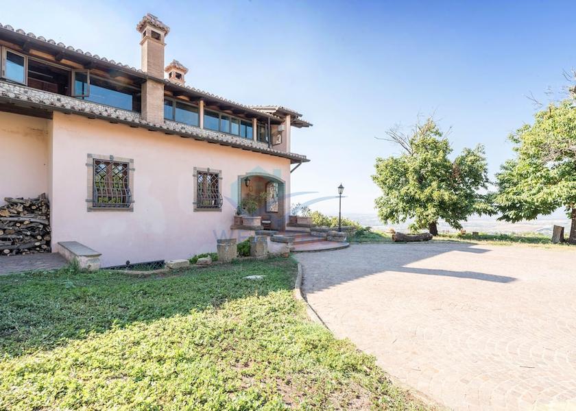 Lazio Monte Compatri Exterior Detail