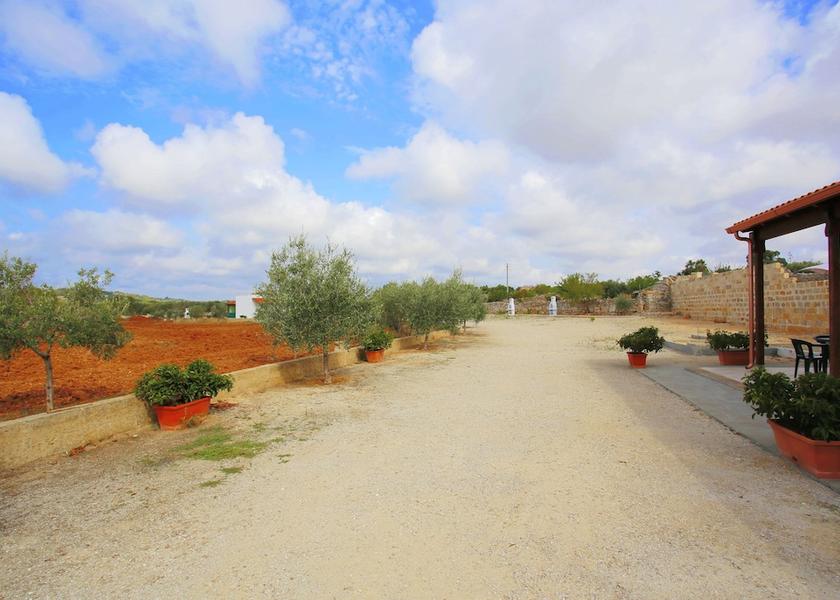 Puglia Patu Exterior Detail