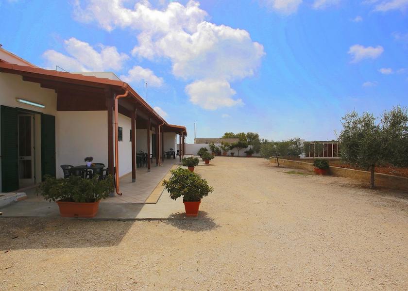 Puglia Patu Exterior Detail