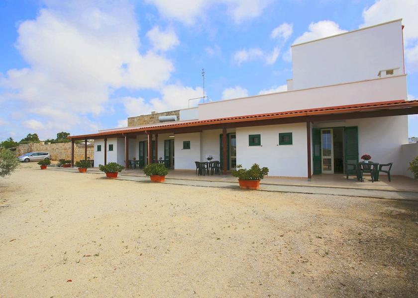 Puglia Patu Exterior Detail