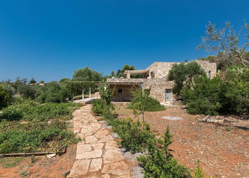 Puglia Patu Exterior Detail