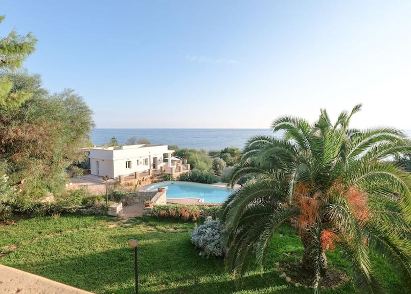 Puglia Patu Exterior Detail