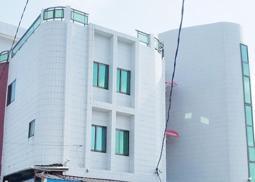  Cotonou Facade