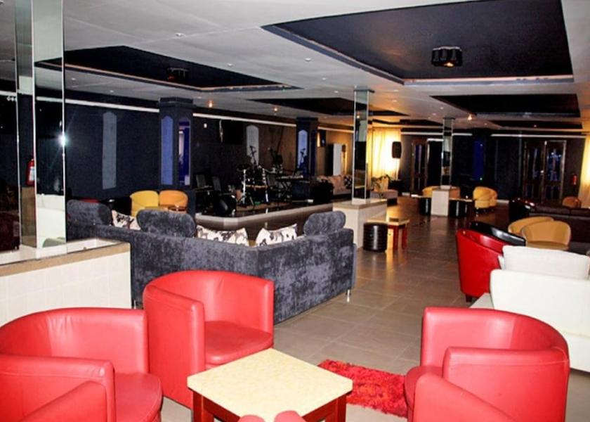  Pointe-Noire Interior Entrance