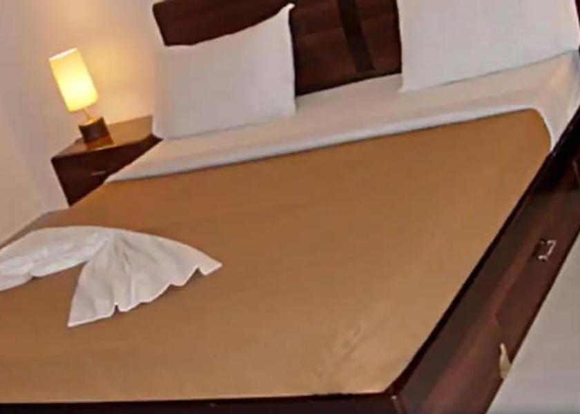  Pointe-Noire Room