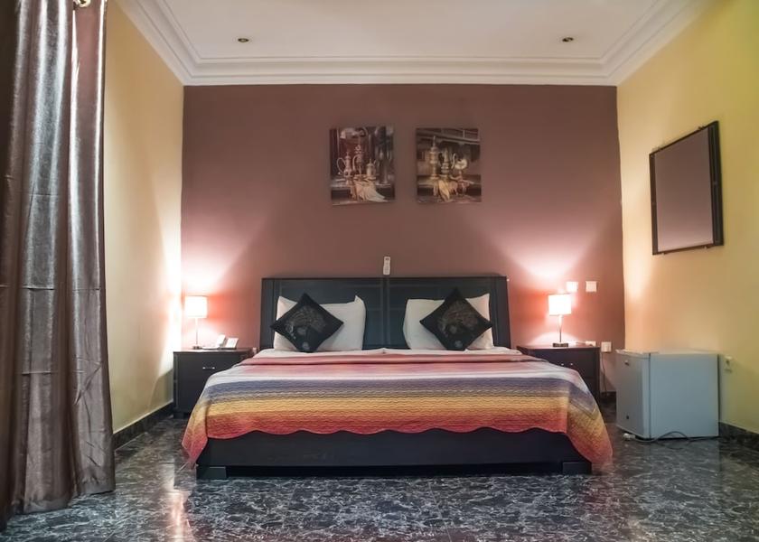  Pointe-Noire Room