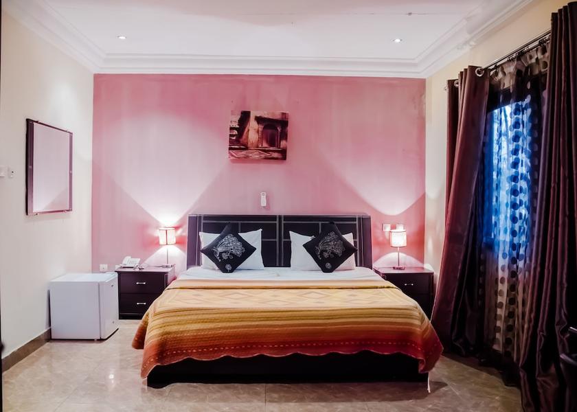  Pointe-Noire Room