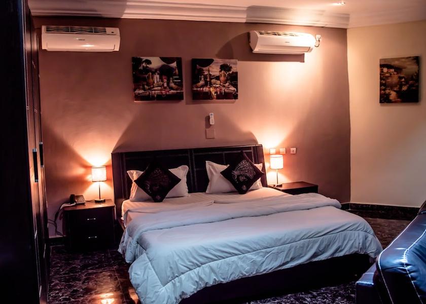  Pointe-Noire Room
