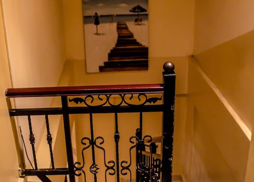  Pointe-Noire Staircase