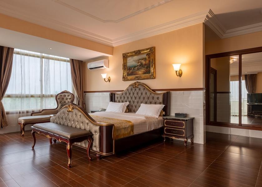  Libreville Room
