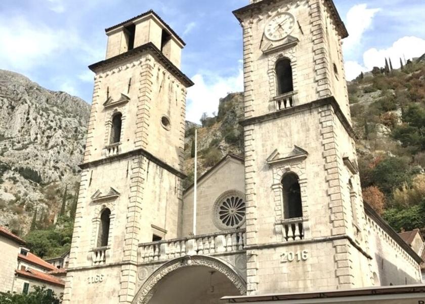  Sutomore Exterior Detail