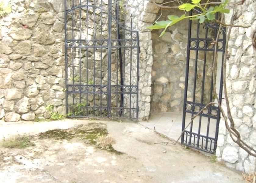  Sutomore Exterior Detail