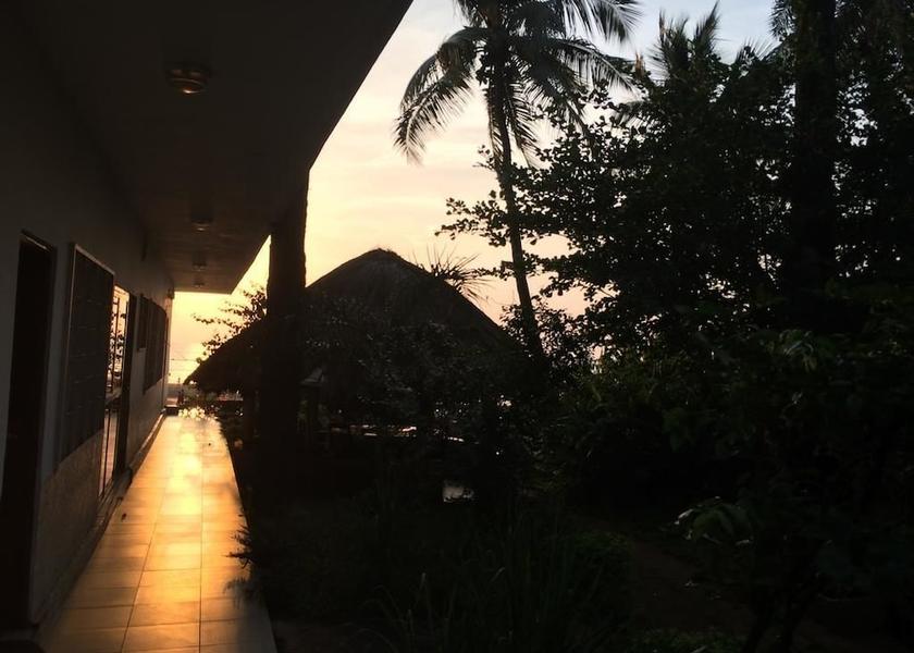  Conakry Exterior Detail