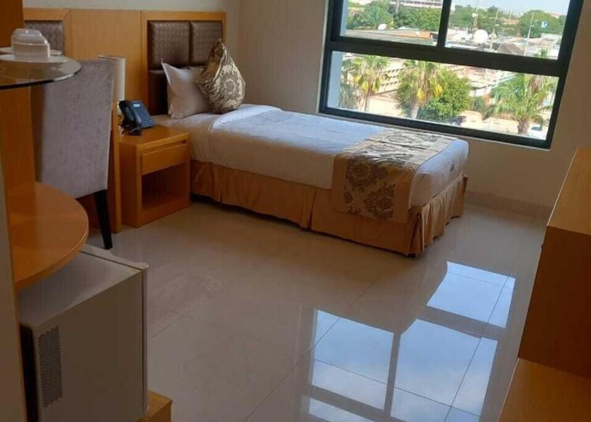  Luanda Room