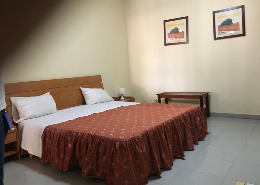  Luanda Room