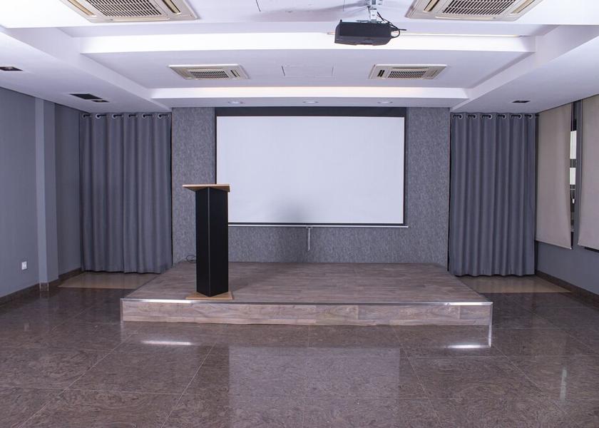  Luanda Business Centre