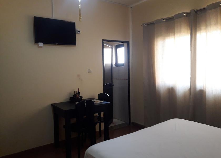  Luanda Room