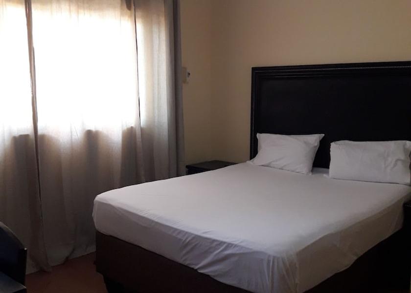  Luanda Room