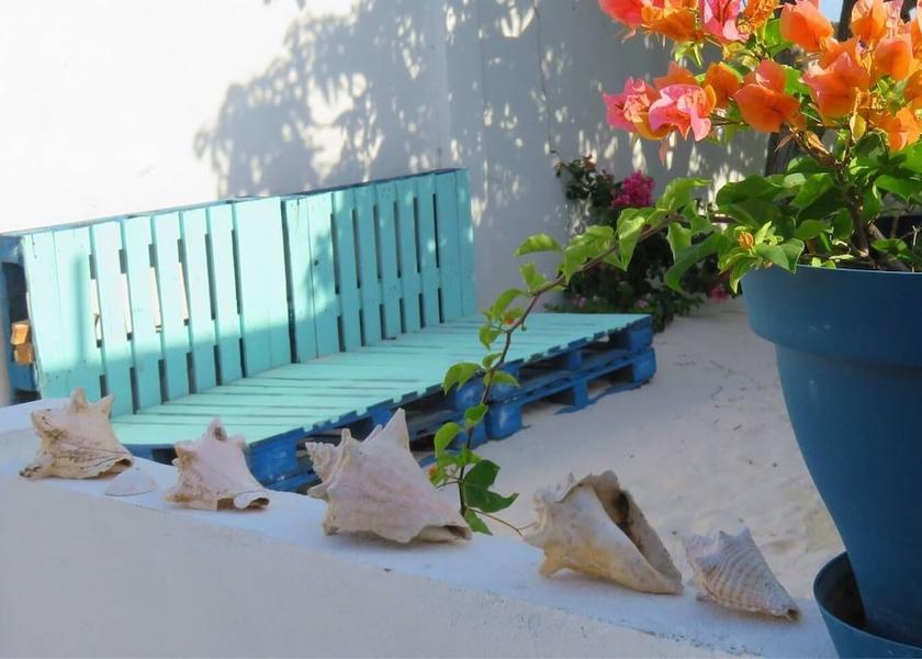  Savaneta Exterior Detail