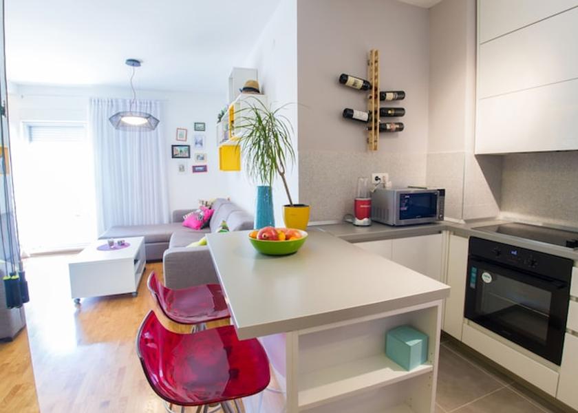 Herzegovina-Neretva Canton Mostar In-Room Dining