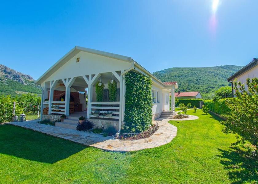 Herzegovina-Neretva Canton Mostar Exterior Detail