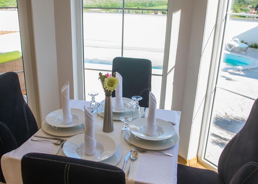 Herzegovina-Neretva Canton Mostar In-Room Dining