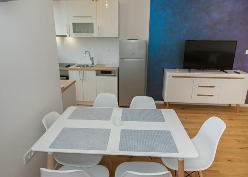 Herzegovina-Neretva Canton Mostar In-Room Dining